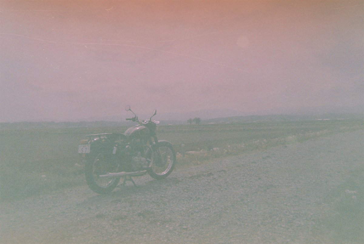 使用期限2013年の写ルンです。
これはこれでいい!!
#写ルンです
#フィルムカメラ
#RoyalEnfield