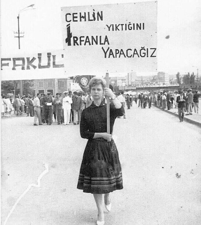 400 Bin Öğretmen Atama bekliyor. Ücretli öğretmenlerimizin sesini duyun, mağduriyetleri giderin! 
#Öğretmen8AydırAtanmadı
#SnözelÜcretliÖğrtmniDuyun
@Yusuf__Tekin 
@tcmeb