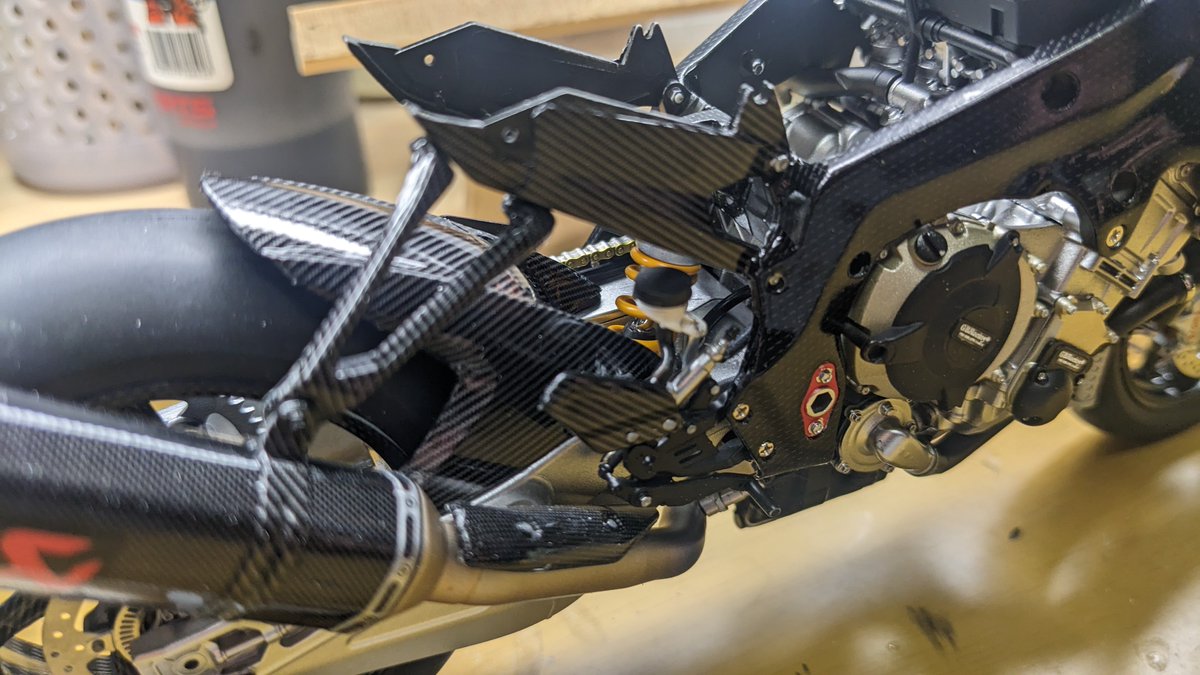 MASAMETAL17's tweet image. MENGMODEL
BMW HP4 RACE
車体部分が完成しました

デカいから迫力あるわぁ
#MENGMODEL
#BMWHP4RACE
#バイクプラモ盛り上げ隊