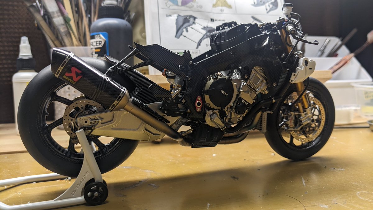 MASAMETAL17's tweet image. MENGMODEL
BMW HP4 RACE
車体部分が完成しました

デカいから迫力あるわぁ
#MENGMODEL
#BMWHP4RACE
#バイクプラモ盛り上げ隊