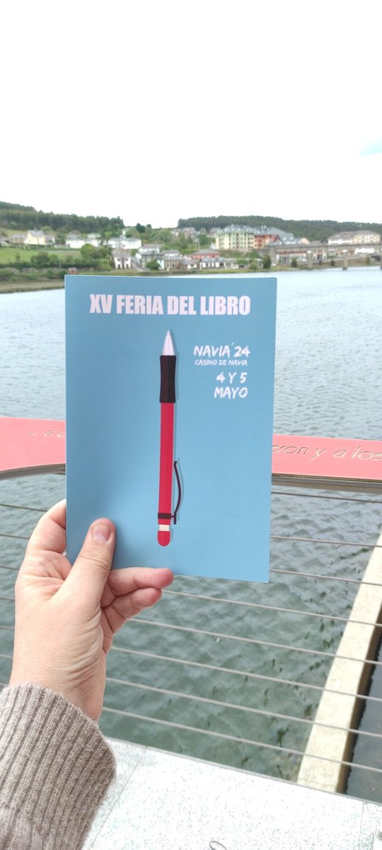 Hoy sábado y mañana domingo, #XVFeriadelLibrodeNavia Una gran representación de editoriales asturianas os esperan en la villa del Occidente astur.