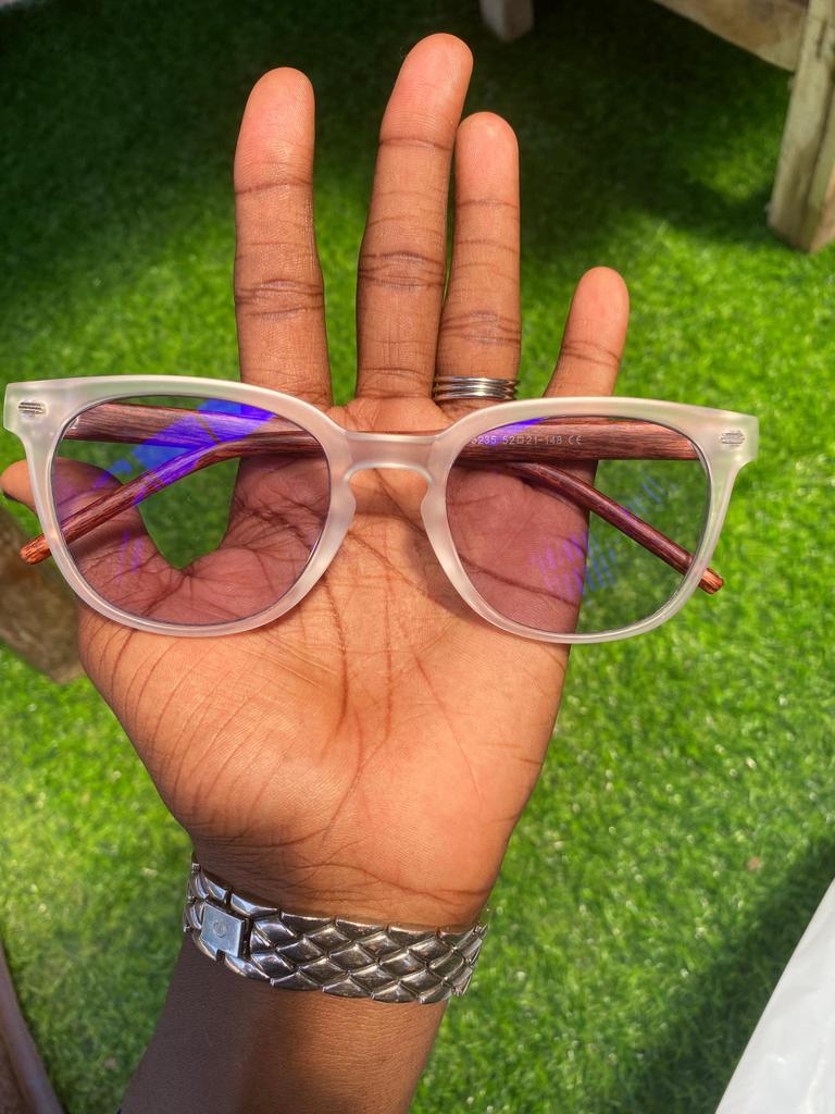 FEMA bestselling glasses in antiblue and photochromic! 🏷️-24,000 naira ( Comes with a case and thick microfiber wipes) To shop, send a DM to @Framesandlenshq or WhatsApp wa.me/message/6C42AR… 📍 : Lagos/ Nationwide delivery 📷 💜