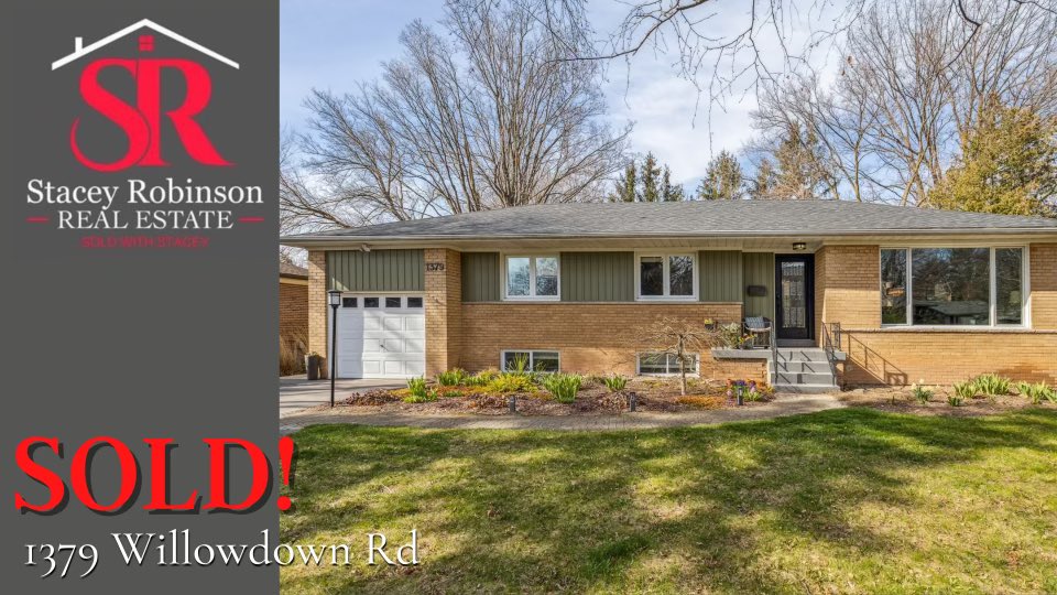 #sold 1379 Willowdown Rd in #CoronationPark in just over a week !  #congratulations to my happy #sellers 

#realestate #realestateagent #staceyrobinson #oakvillerealestate #oakvillerealtor #realtor #oakvilleproperties #oakvillehomes #bungalow #houseforsale #oakvillerealestate