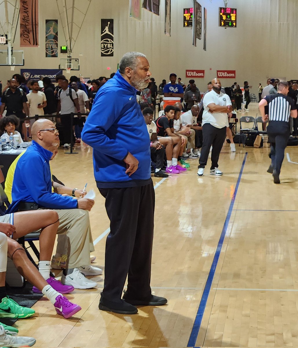 Legends aren't born. They are molded through the test of time - through fire 🔥 & ice 🧊. Boo Williams (coaching AAU since the 80s) is one of those dudes! His Boo Williams team alums include future NBA players Allen Iverson, Alonzo Mourning, JR Reid & JJ Reddick. What a legacy!
