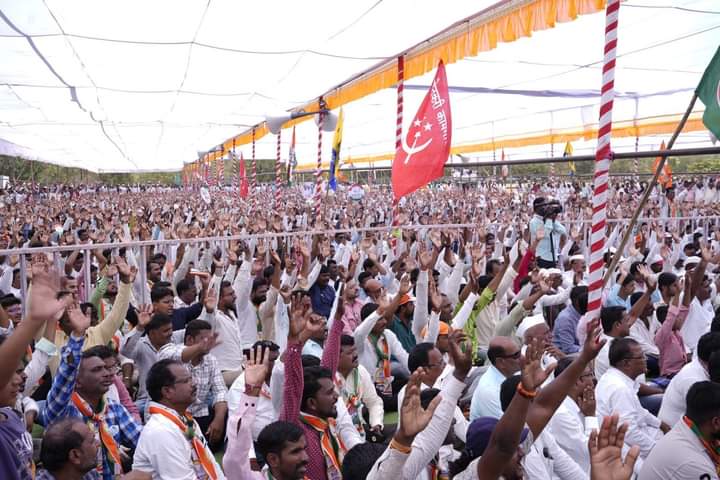 'ताकदीची सांगता सभा....' चिन्ह:-'तुतारी वाजवणारा माणूस' आज आपल्या अकलूज येथे लोकसभा निवडणूक प्रचारानिमित्त आपले मार्गदर्शक आदरणीय शरदचंद्रजी पवार साहेब यांची 'ताकदीची सांगता सभा'प्रचंड गर्दी आणि उत्साहात पार पडली. #PawarSaheb #माढा_लोकसभा #माढ्यात_तुतारी_जोरात_वाजणार