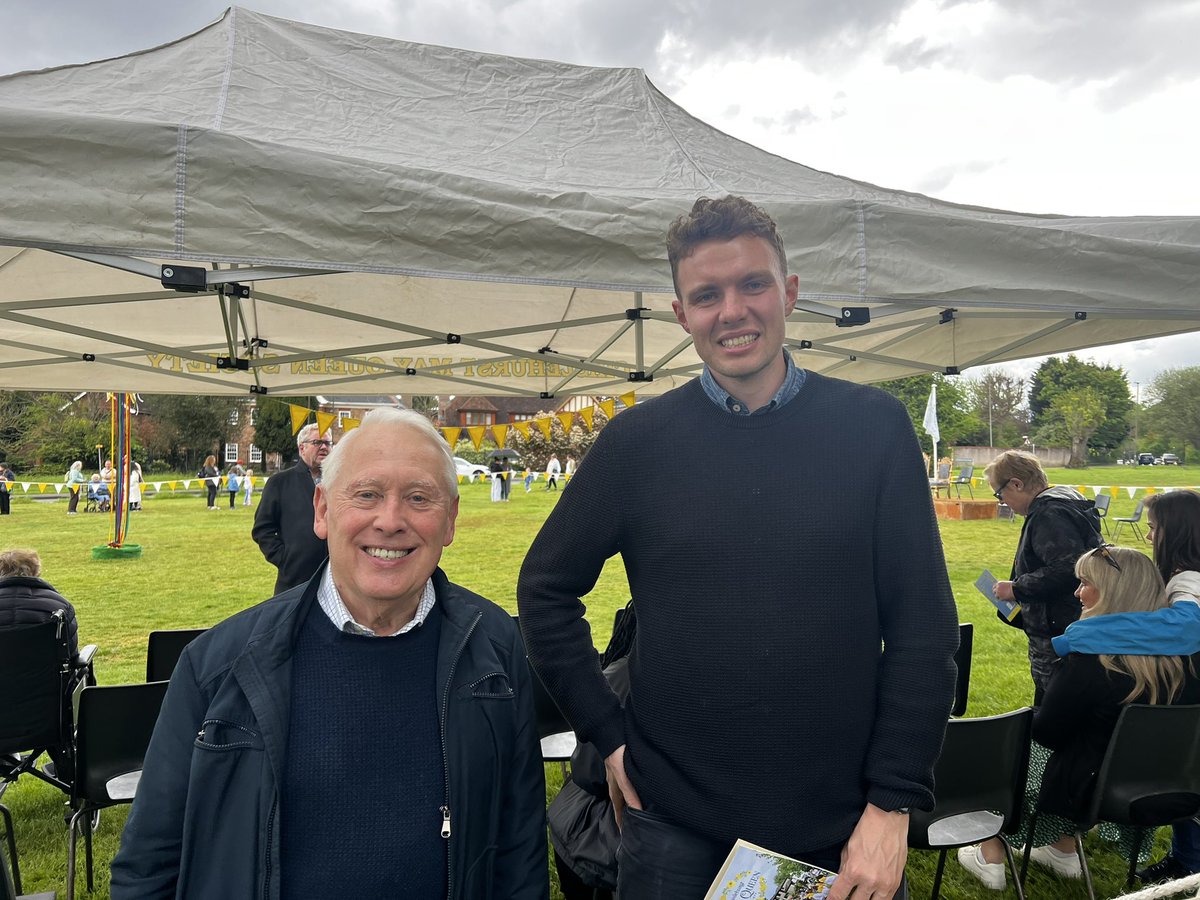 Popped along to the May Queen ceremony in Chislehurst earlier with @neill_bob. What a great community event. Hope everyone enjoyed themselves despite the weather!