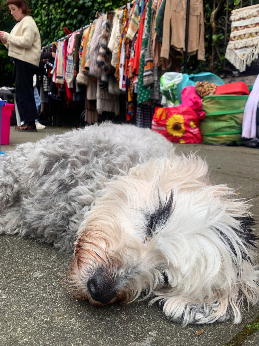 Chilled out community vibes in the city’s best market (imho!) @GranbyMarket Always a pleasure to catch up with friends and neighbours 🖤💛❤️🧡💜