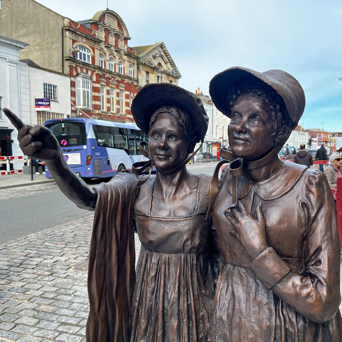 Welcoming the newest addition to the High Street! 🌟 The crowds were out this afternoon as the statue of the Taylor Sisters, writers of Twinkle, Twinkle Little Star, was unveiled. 💫 100% funded from a 13 year campaign by Sir Bob Russell, this is an amazing addition to the city!