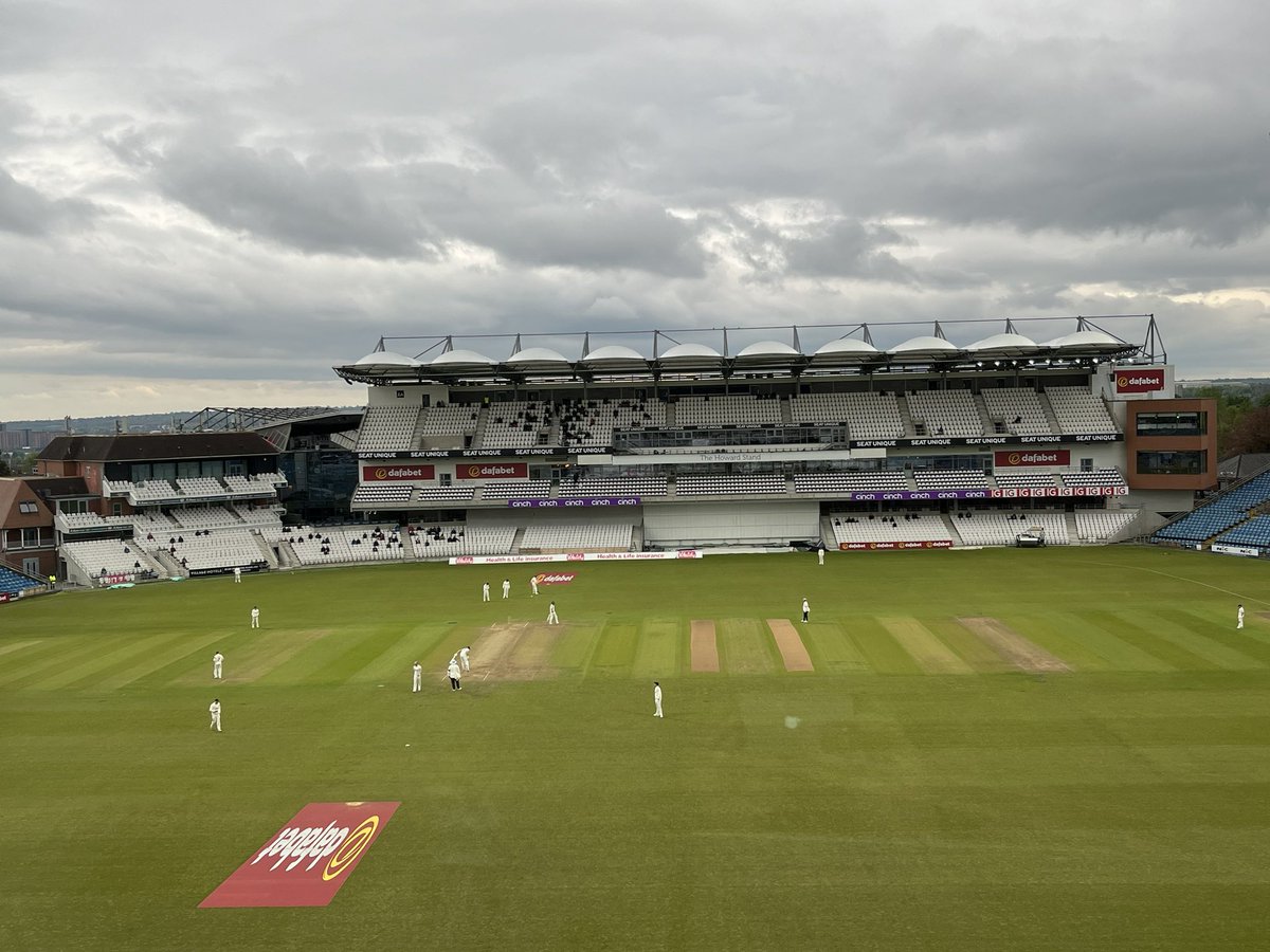 The master and his apprentice?  @root66 and Finlay Bean rattle up a century partnership for the third wicket in just 79b and 75mins for @YorkshireCCC against @GlamCricket . #bbccricket @BBCWYS