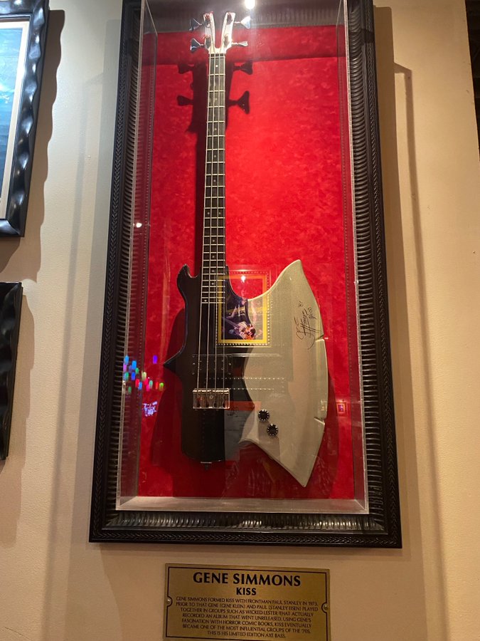 #GuitarPorn - Gene Simmons' Bass. 🎸 From @Wor_Willie