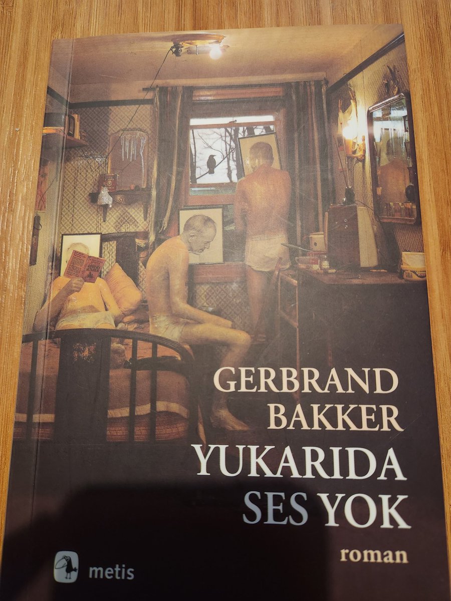 Gerbrand bakker...tamamen sadelik içerisinde bu kadar yürek burkan bir kaosu nasıl katabilir bir insan gerçekten anlamadım,beklentilerimin çok üzerinde çıktı diyebilirim 
MASTERPIECE