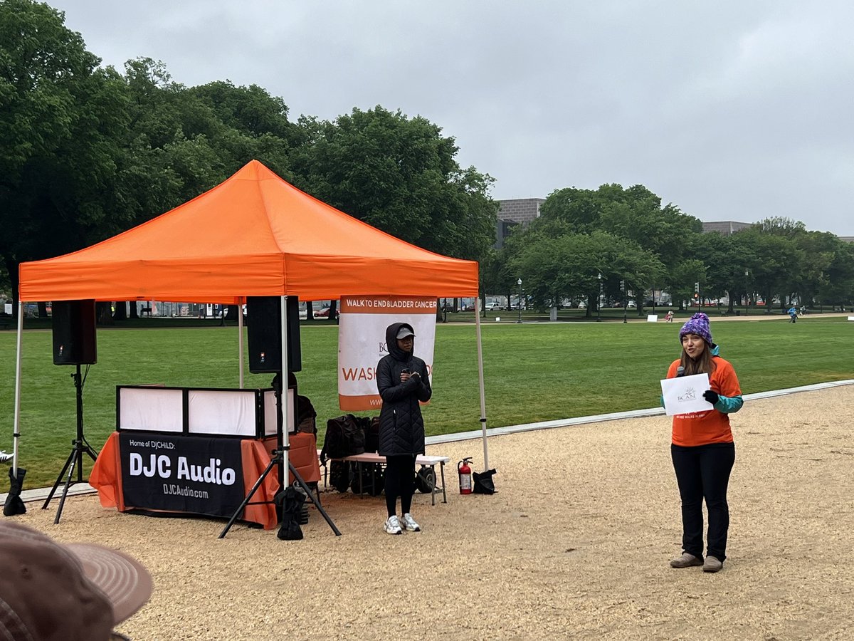 Proud to join this group for #BCAN @BladderCancerUS Walk! @apolo_andrea organized the NCI BladderCancerResearchTeam, the largest group present! Dr Apolo sharing a few words on behalf of our team!