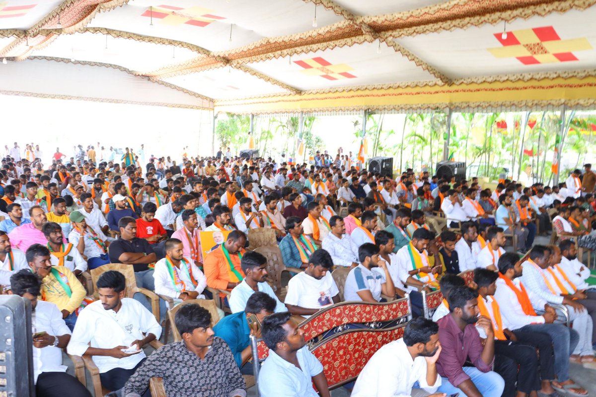 आज तेलंगाना के भुवनगिरी लोकसभा क्षेत्र के चौटुप्पल में BJYM द्वारा आयोजित युवासम्मेलन में उपस्थित कार्यकर्ताओं को संबोधित किया। इस कार्यक्रम में भुवनागिरी लोकसभा से उम्मीदवार श्री बूरा नरसैया गौड़ जी, BJYM प्रदेश अध्यक्ष श्री सेवेल्ला महेंद्र जी, SC मोर्चा के पूर्व अध्यक्ष…