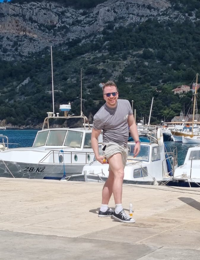 Croatian sun - legs out boys 🤣🤣