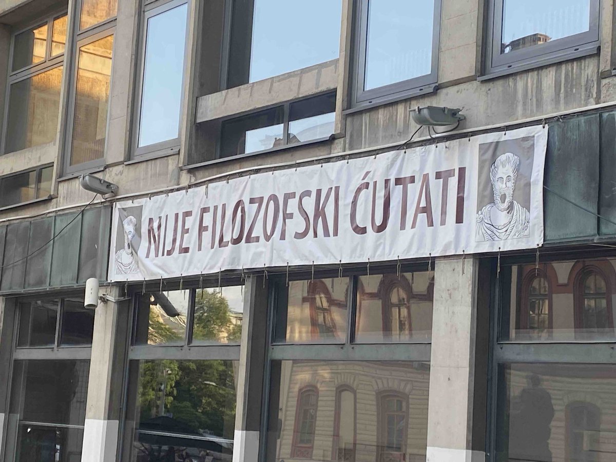 Reporteri javljaju. Beograd, Srbija.
Transparent na Filozofskom fakultetu.