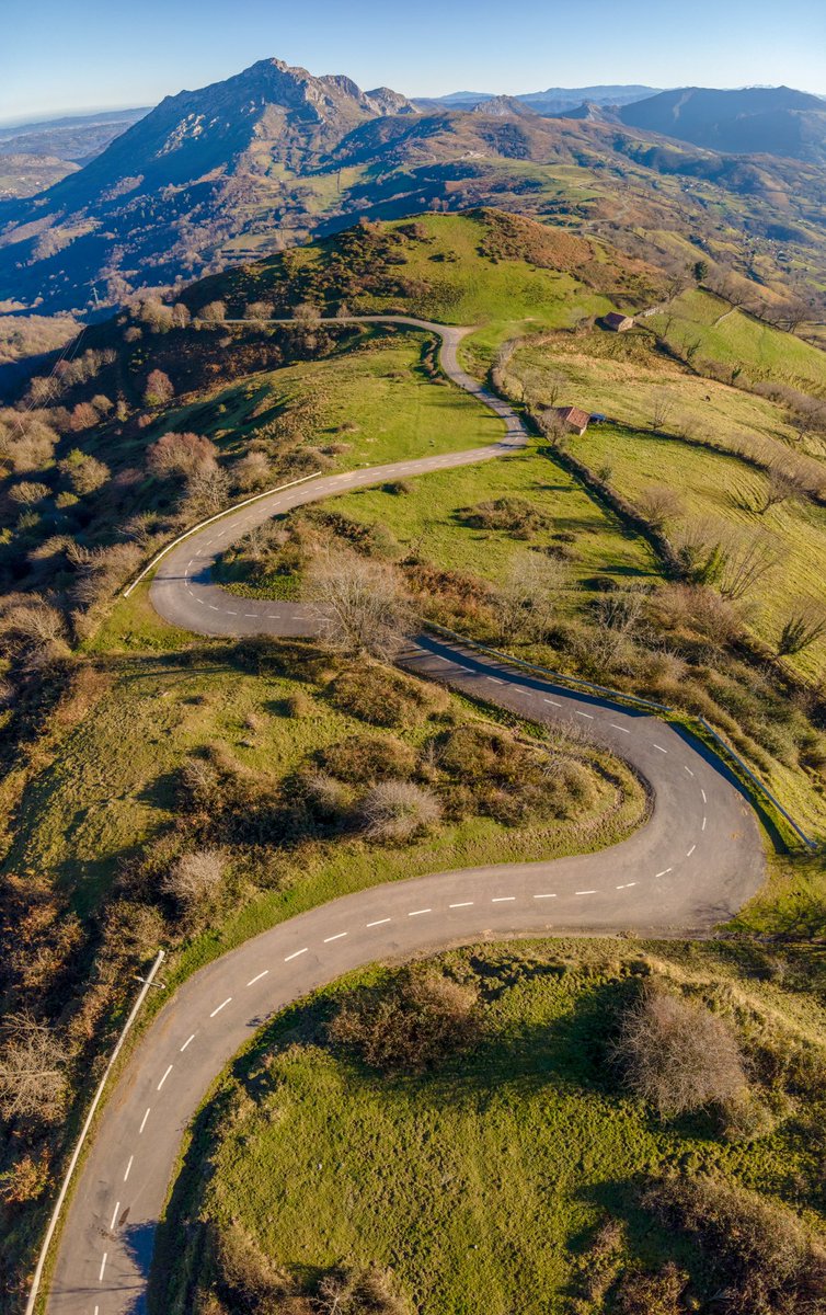 AsturCycling's tweet photo. Route 3 - The King Angliru
#angliru #riosa #morcin #lifestyle #photo #naturephotography #landscapephotography #naturalparadise #travel #cyclinglife #cyclinginasturias #cyclingexperience #explore #asturcycling #nature #roadslikethese #roadcycling #travel #luxurytrip 🌍: Angliru https://t.co/IwyPxzcNhv