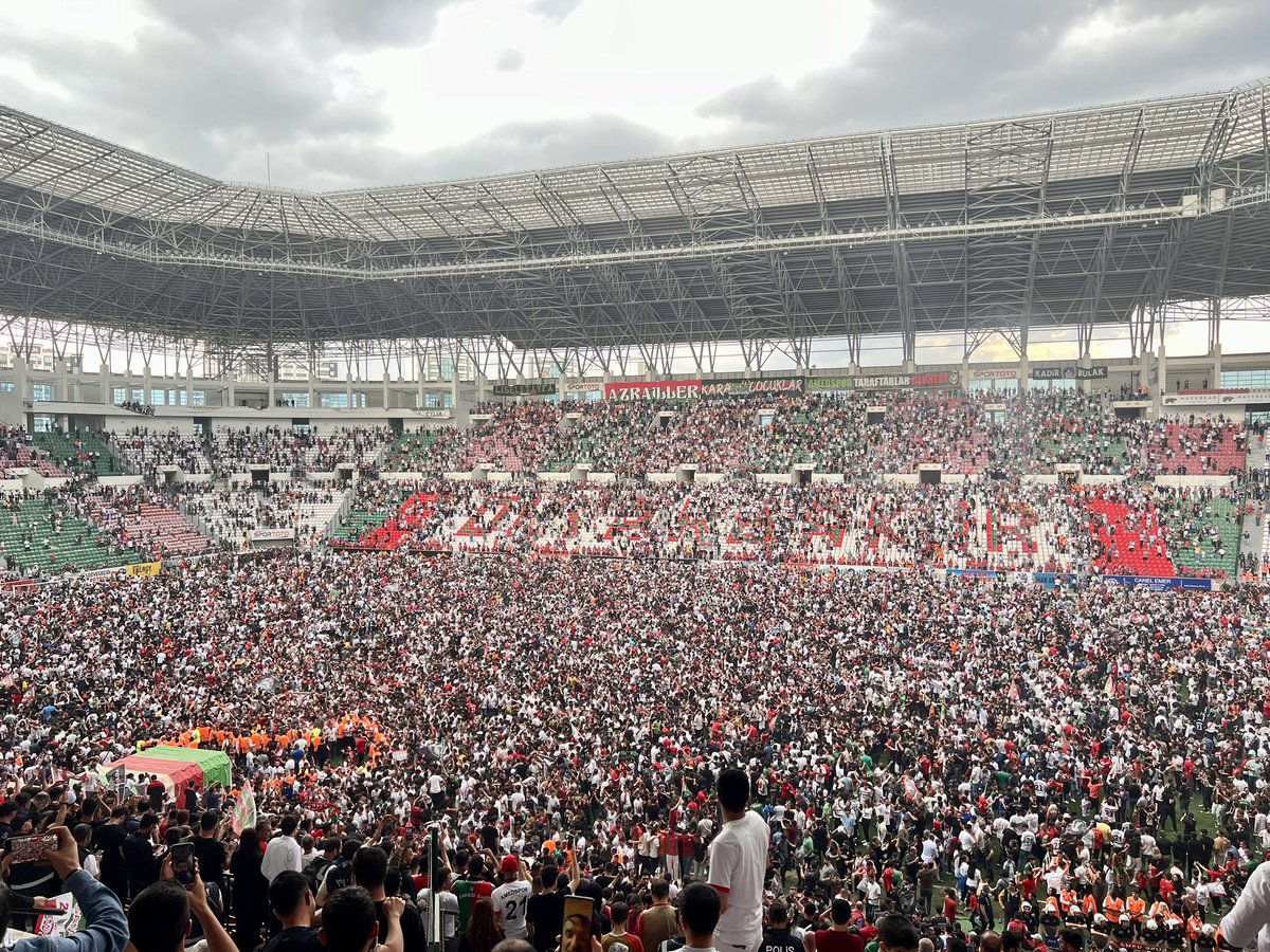 kadin_meclisi's tweet photo. 🏆 ŞAMPİYON AMEDSPOR

TFF 2. Lig Kırmızı Grup Şampiyonu Amedspor

#ŞampiyonAmedspor https://t.co/qA3iPsuiQ7