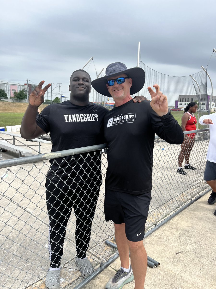 Senior Jacob Henry throws over 52ft for 9th place in the shot put!  Great season!