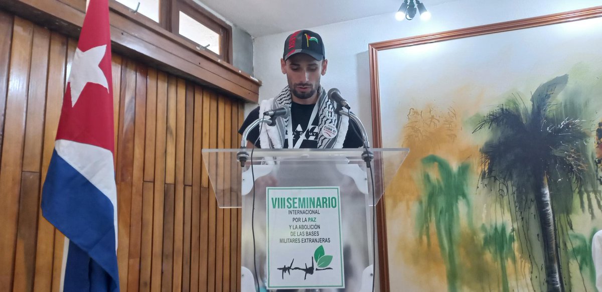 Joven estudiante palestino de medicina, Murid Abukhater, denuncia el crimen contra su pueblo y agradece la solidaridad de #Cuba en el VIII Seminario de paz y por la abolición de las bases militares que se desarrolla en Guantánamo. #CubaPorLaPaz