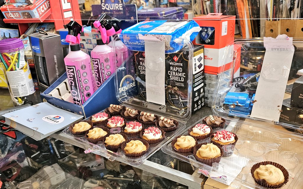 We appreciated your support on #localbikeshopday !! 🚲🚴‍♀️🚴‍♂️⚡ Special thanks to @AngelaVVance for dropping off delish cupcakes 🧁😋 ... and to all our customers for your support all year round 🧡 #supportyourlocalbikeshop @LBSDayUK