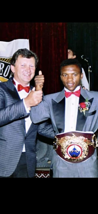 The WBO family is saddened by the news of the passing of former Champion Dingaan Thobela, of South Africa. The Rose of Soweto, as Thobela was nicknamed, held the WBO Lightweight Title from 1990 to 1991. May he Rest In Peace.