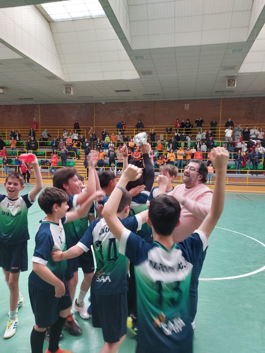 AcademiaBurgos's tweet photo. 🏆SAFA A, Campeón provincial de BM alevín 🏆
El equipo de SAFA A se ha impuesto al Ribera del Vena en la final alevín masculina del Campeonato Provincial disputada esta mañana en el C. Serna.
¡Enhorabuena, equipo! https://t.co/Ngf4fY6RaV