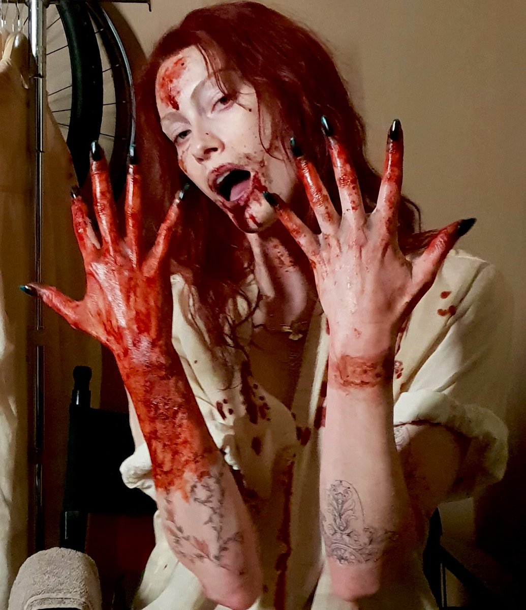 horrorsthetics's tweet photo. Behind the scenes of ‘EVIL DEAD RISE’ (2023) https://t.co/R0mjrojTAp