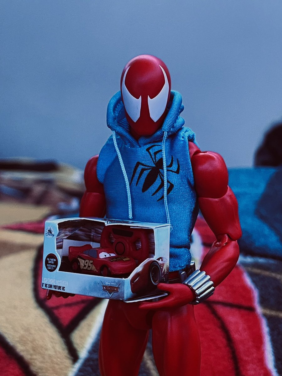 This figure is amazing but my copy’s leg has become really stiff. #actionfigures #figure #scarletspider #spiderman