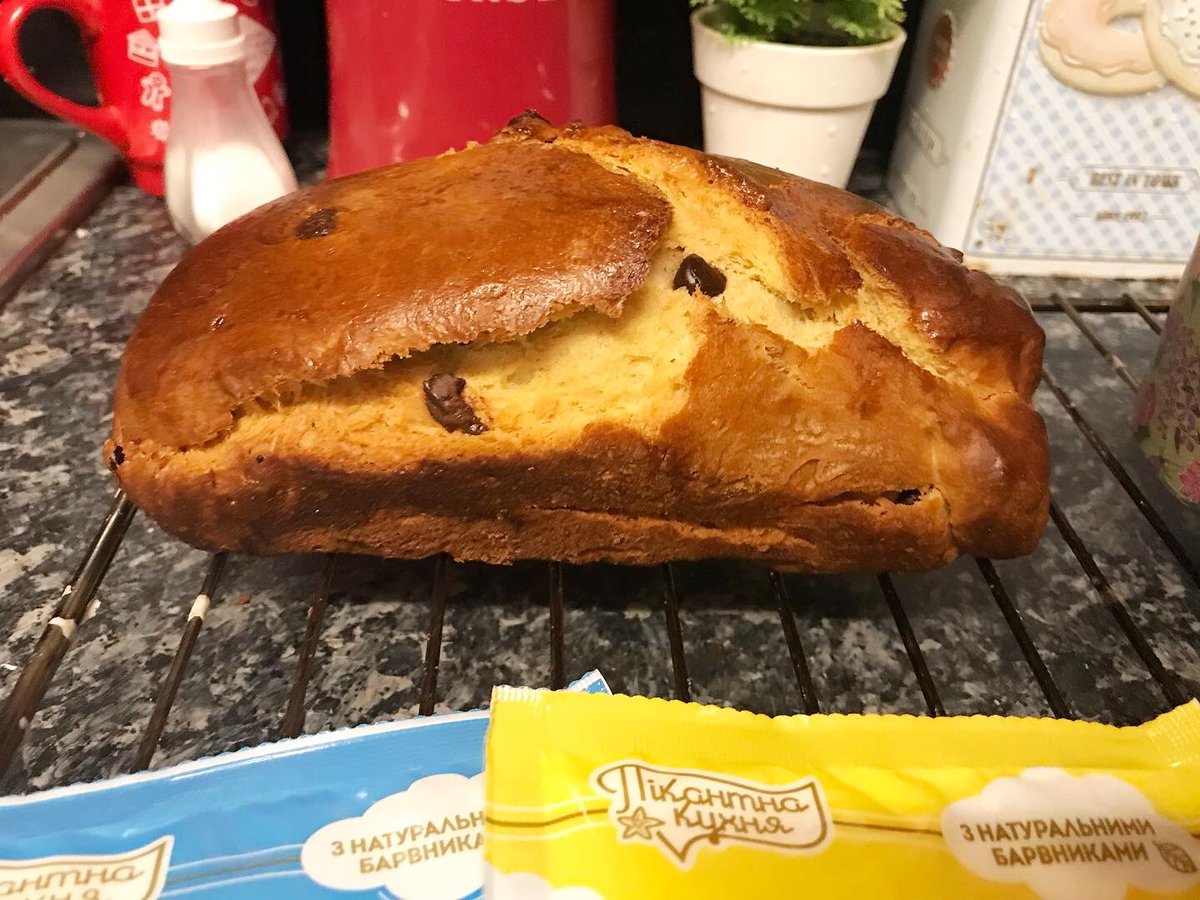 Just look at my little beauties! 😍😍

I will be decorating them tonight. I left them overnight to cool. So can’t wait to try these!

#Ukraine #UkrainianCulture #UkrainianEaster #PaskaBread #Paska #Baking #UkrainianBaking #Easter