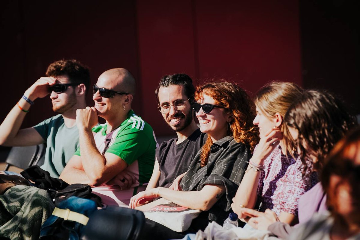 👅 Fluint amb la conversa del pòdcast <a href="/LaGuardia___/">La Guàrdia</a> , amb unes convidades d'honor: l'<a href="/Anna_Andreu_/">Anna Andreu</a>, la Júlia Colom i la Maria!