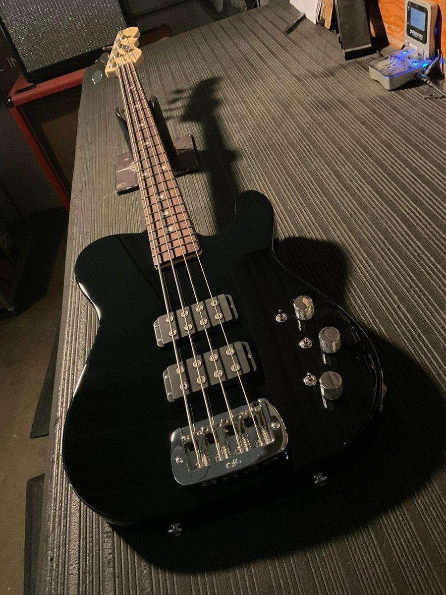 Fullerton Deluxe ASAT Bass in Jet Black over alder. Built for G&L Premier Dealer @SweetwaterSound. #ASATurday #glguitars #sweetwater