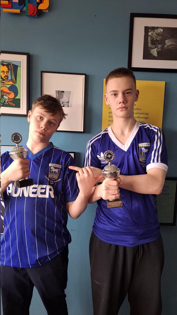 Obbosins dagur, sem heldur bara áfram að gefa!!!  ... 
drengirnir mínir urðu Íslandsmeistarar í Karate ... 💙💙 💙 🥲