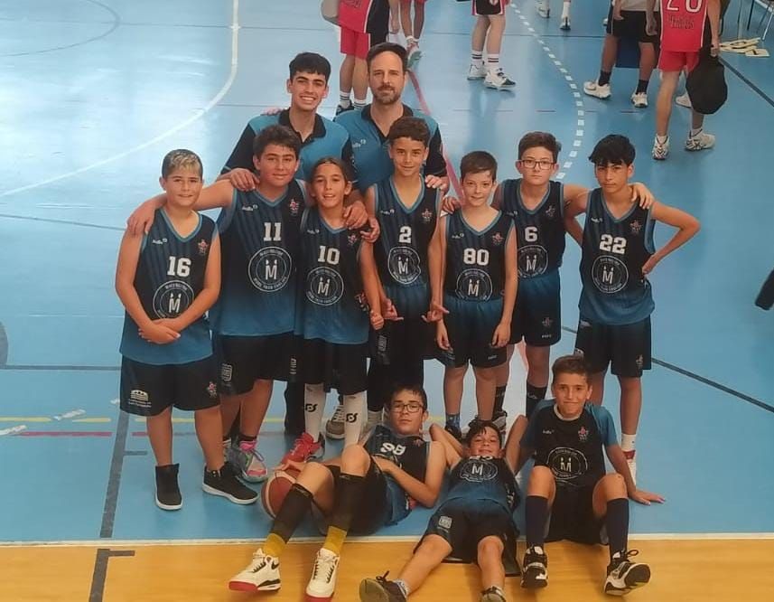 Final en El Puerto: #MiniBMasculino CB PORTUENSE 37 MATENGLISH CB CIMBIS CB 69 Último partido de liga de los minis que han tenido una gran temporada, de menos a más y con muy buenas sensaciones para el siguiente año. Bravo equipo 💙💪🏼 #SiSonriesGanasSeguro #SiempreCimbis