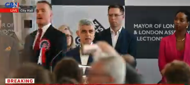 Britain First's Nick Scanlon interrupts Sadiq Khan's words with verbal abuse during ceremony. Complete scum. (He came 12th)