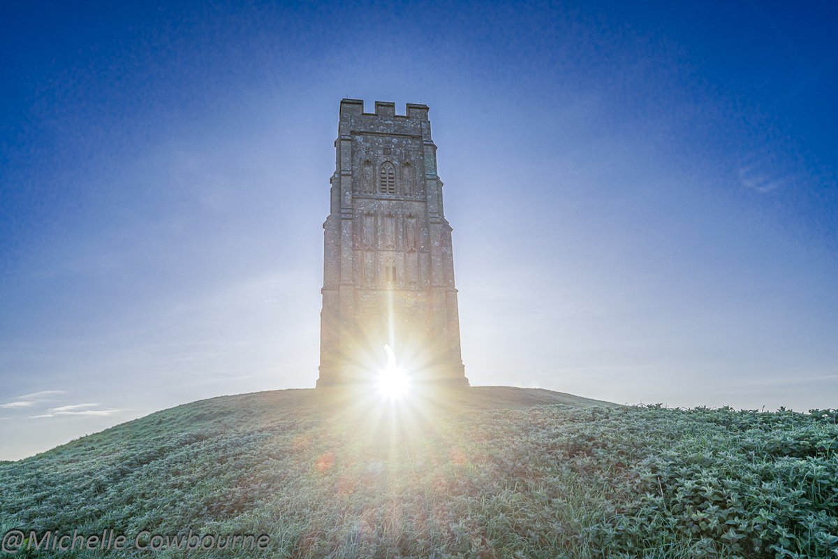 I realise I am running the risk of boring people with my misty photos from this morning on Glastonbury Tor but....one last one (I promise) 'The Diamond'