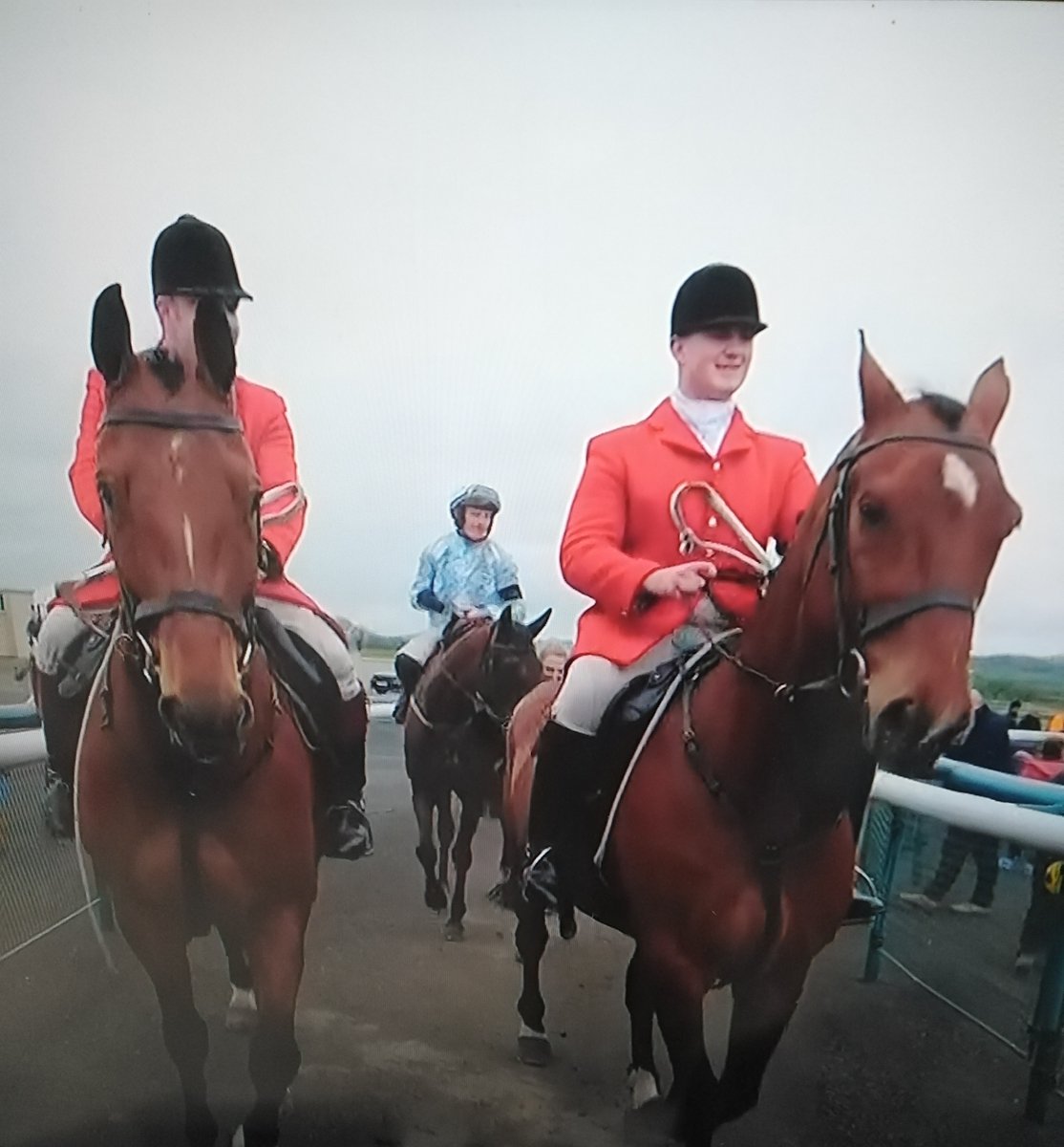 @RTEsport The barbaric bloodsport of foxhunting and racing is closely connected, hence the two red coated foxhunters leading the winning horse into the winners enclosure at Punchestown today.