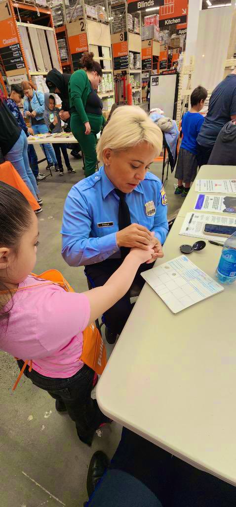 Another Saturday, another fun day doing fingerprints at the Home Depot kid's workshop! Love seeing all the little ones get creative and have a blast 🎨🔨 #DIY #KidsCrafts #HomeDepotWorkshop