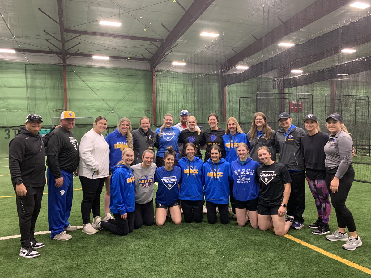 3tsallstars's tweet photo. It was great to have our former 3T’s Bats Coach and now Head Coach of NIACC Softball, Matt Egger @NIACCTrojanSB at 3T’s before they face DMACC @DMACCsoftball today! Good luck today! #formingrelationships #batsfam https://t.co/CUpVf8XsCE