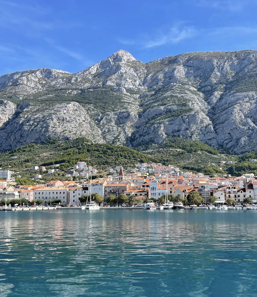 Undoubtedly one of the most beautiful landscapes on the Adriatic coast! 😍
Can you recognize it? 📍

#homerent #makarskariviera #croatia #enjoycroatia #visitcroatia #holiday #villas #croatiafulloflife #vacation #vacationincroatia
