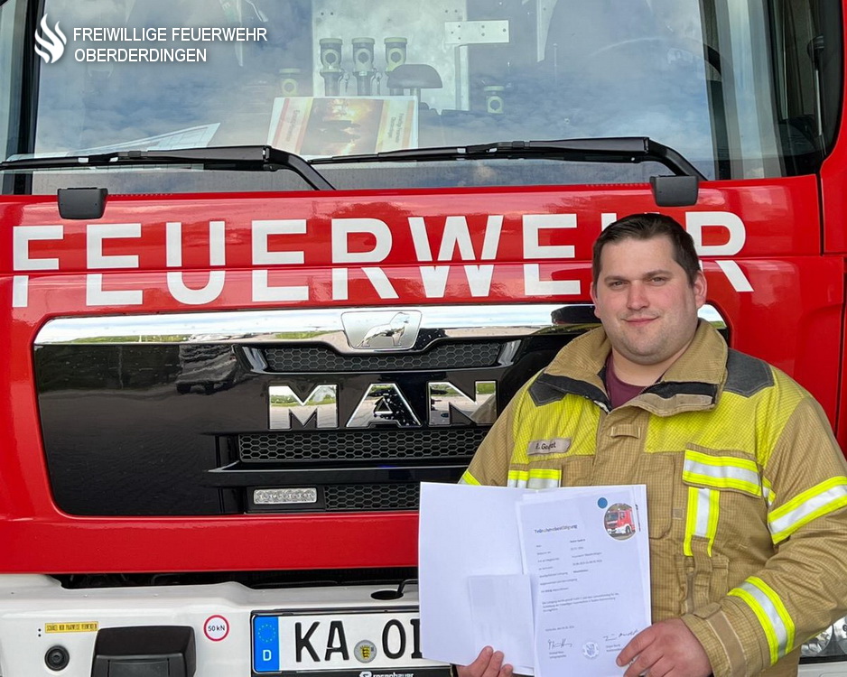 Von der Feuerwehr Oberderdingen nahm mit Robin Gedrat in der Zeit vom 26. 04.24 bis 04.05.24 ein Kamerad an einem viertägigen Vollzeitlehrgang zum „Maschinisten für Löschfahrzeuge“ teil.
Herzlichen Glückwunsch zum erfolgreichen Lehrgangsabschluss!
Mehr: ogy.de/nnxs