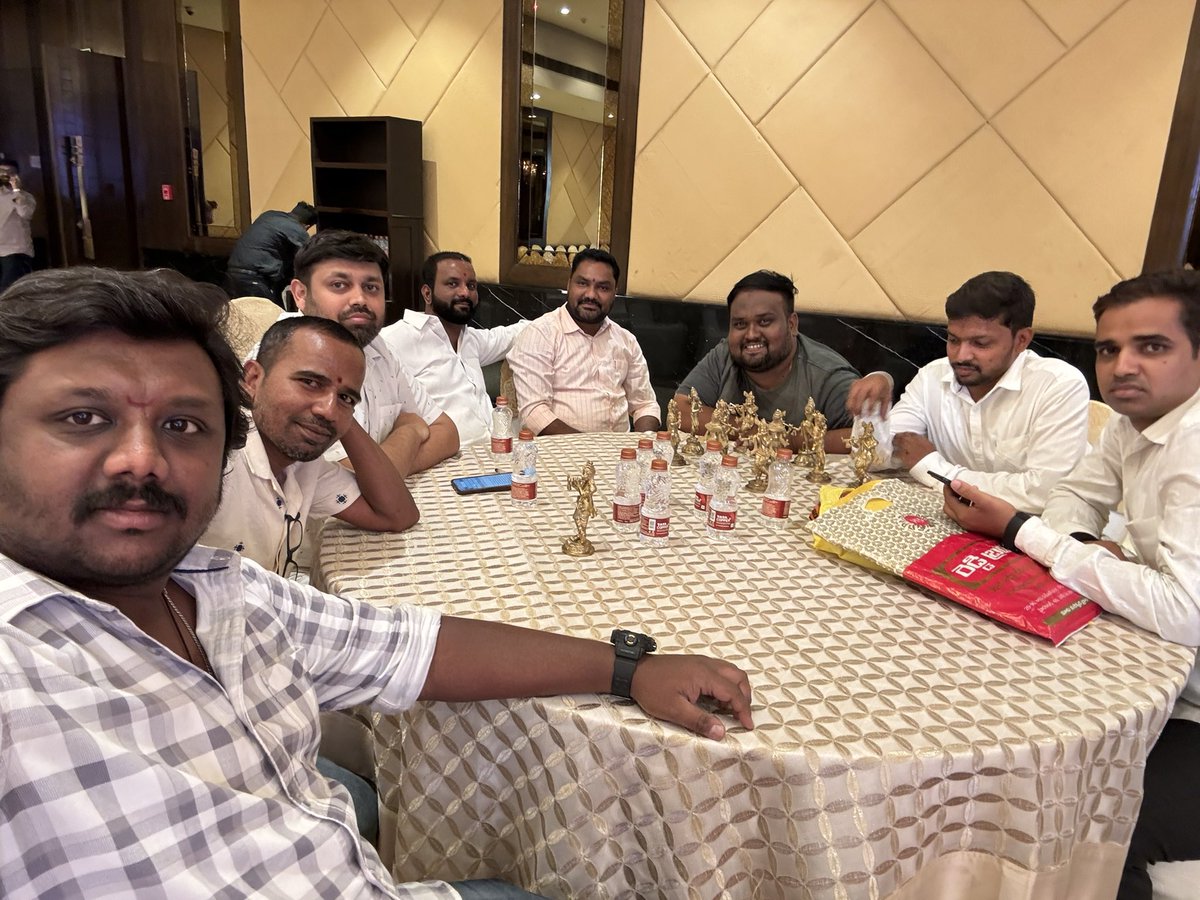 Forum for good governance organised an interactive session with union minister @kishanreddybjp garu at Taj Deccan with social media influencers from all over India …had a chance to felicitate @iSinghApurva ji @BJP4Telangana @BJP4India