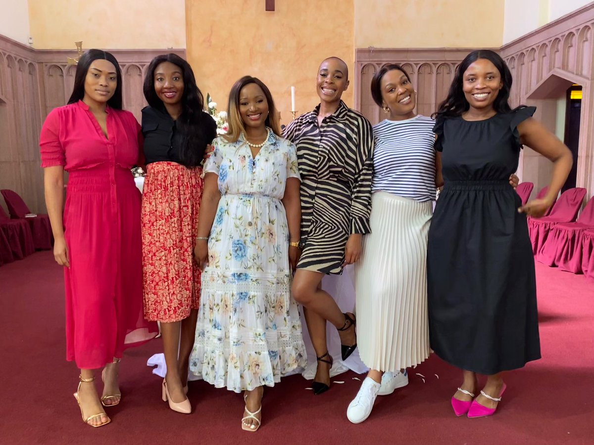 6 years back when I started The Ivy Bookclub never would I have thought we would be hanging out at each others baby baptisms and being real adults. But forever grateful for that sisterhood ❤️