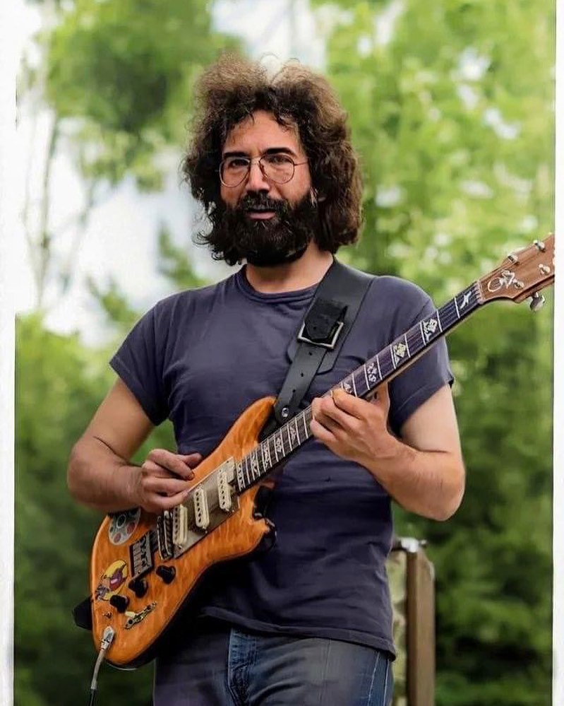 Young skinny Jerry

Wolf guitar

Moment in time. Great pic. 

#jerrygarcia #gratefuldead #guitar