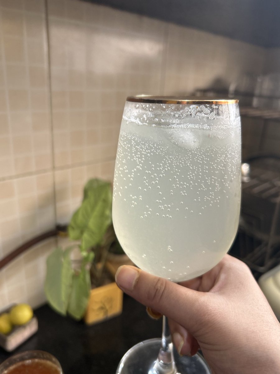 ArpitaT33012602's tweet image. I made homemade #cocacola #limca #fruti 😋😋😋😋