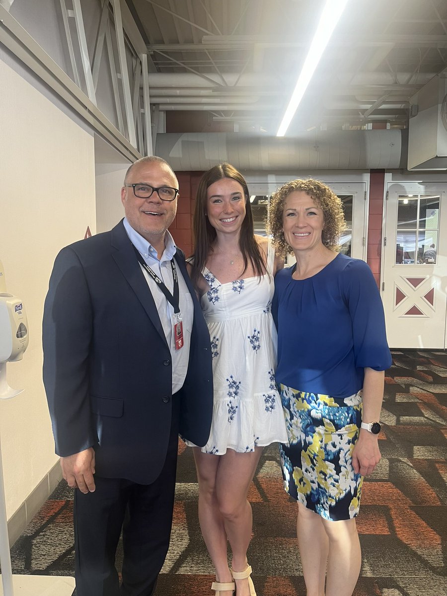 WestonkaHS's tweet photo. Congratulations to Natalie Miner who was recognized as the MWHS Athena winner yesterday! What an incredible accomplishment and recognition. Congrats!! https://t.co/SQjyN1clK2
