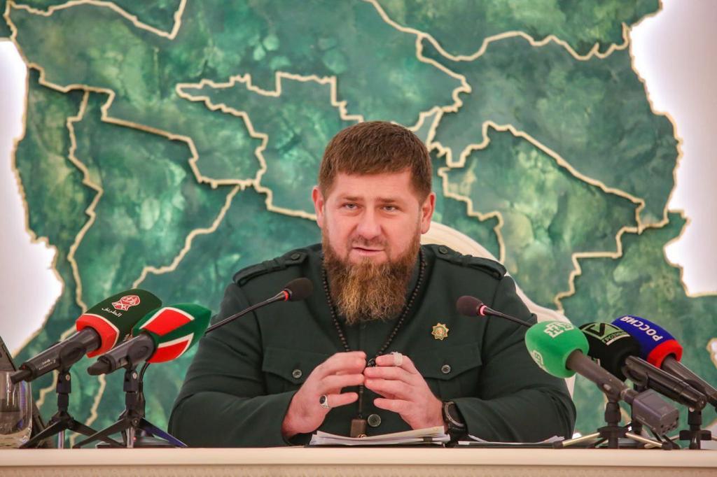 По словам Рамзана Кадырова, Великобритания 'выделяет сотни миллионов долларов, чтобы «испортить» республику' и упомянул некие 'приказы масонских организаций'. Примерно так в МИДе Англии узнали о существовании Чечни