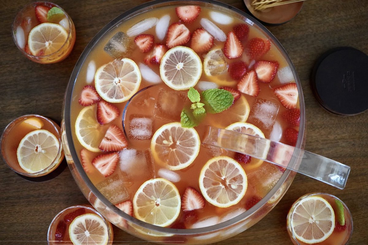 Rosé Campari Punch… the perfect summer batch cocktail for a crowd. Get the recipe here 👉bobbyflay.com/daily-specials…