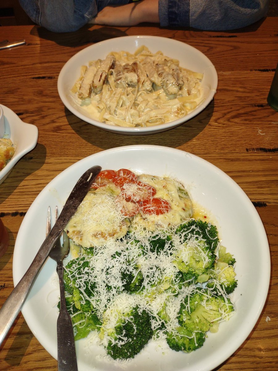 @GalvinSeriously Wish you were here 😊
#OliveGarden
#Seriously