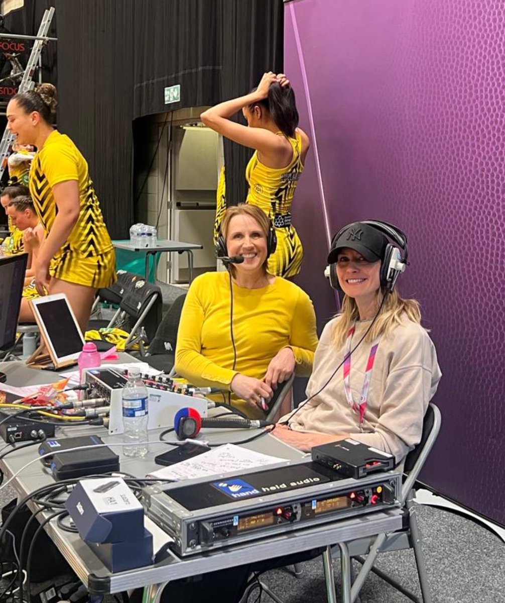 Live in 10 minutes .. a top of the table clash. @LboroLightning are unbeaten on their home court since R9 of last season and won this clash in R6 .. are the 4 x champions @thundernetball ready to mess that record up!? Join myself and @tamsingreenway on @SkyNetball you tube ..
