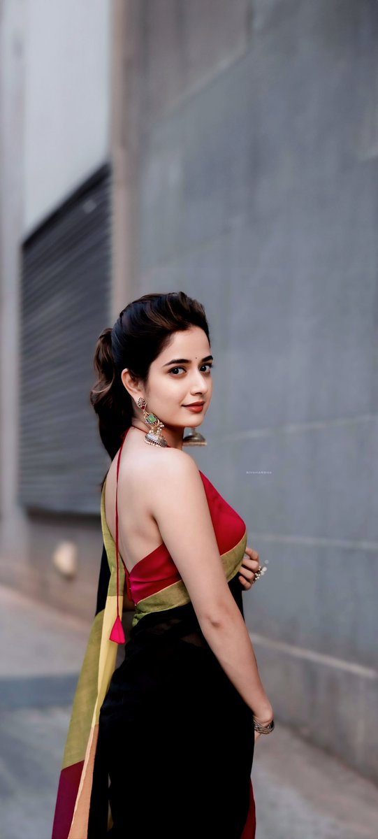 Ashika Ranganath : Like a parrot 🤍✨🦜 

#AshikaRanganath